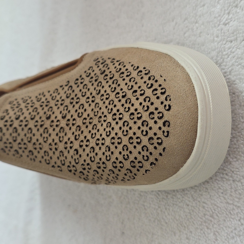 Vionic Kimmie Perforated Wheat Slip On Sneaker Womens Size 9 Nwob - Picture 4 of 16